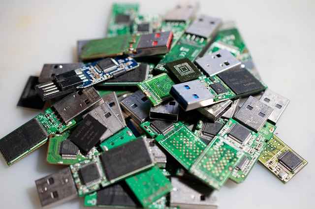 Jak sprawdzić działanie portów USB w laptopie – szybka diagnoza